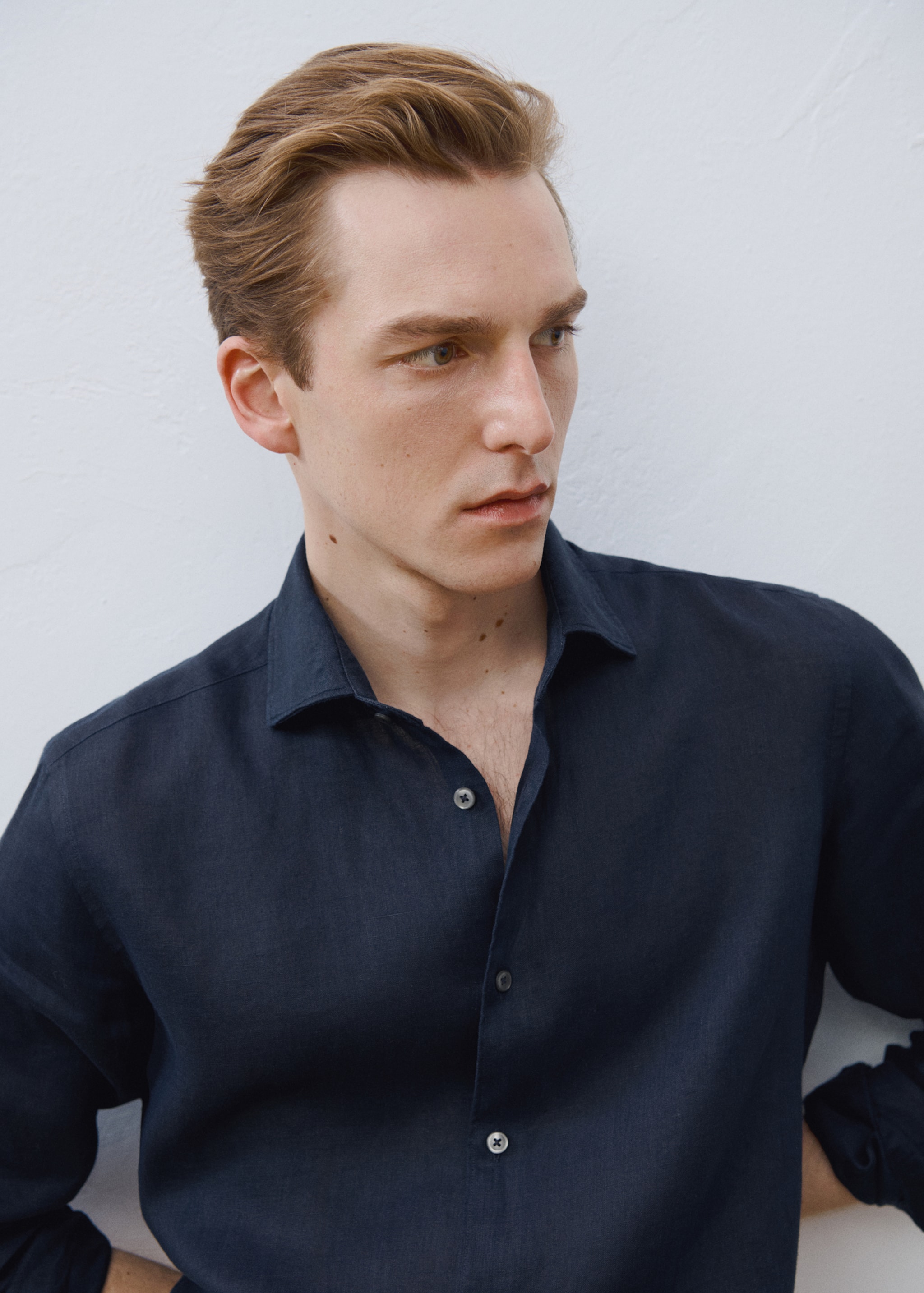 100% linen slim-fit shirt - Details of the article 5