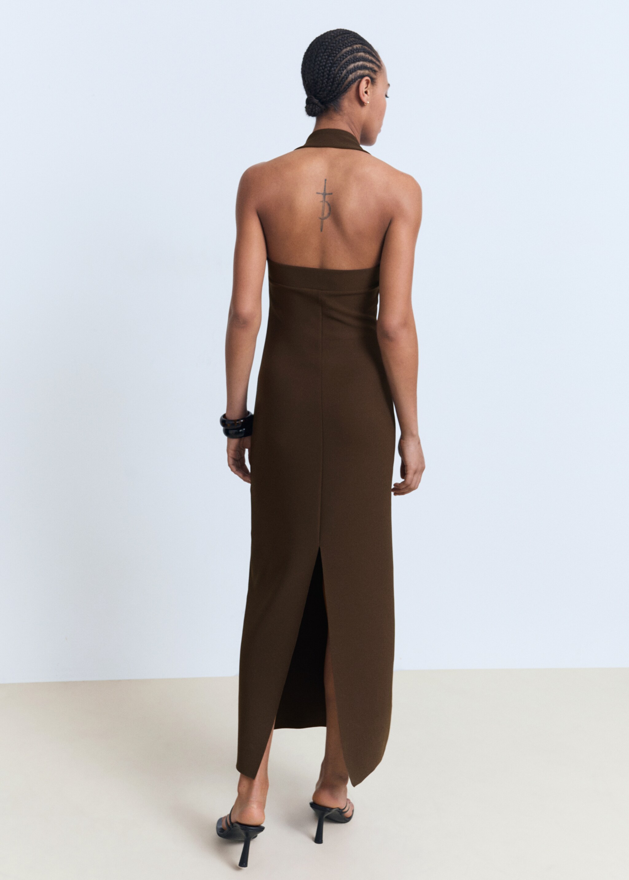 Long halter-neck dress - Reverse of the article
