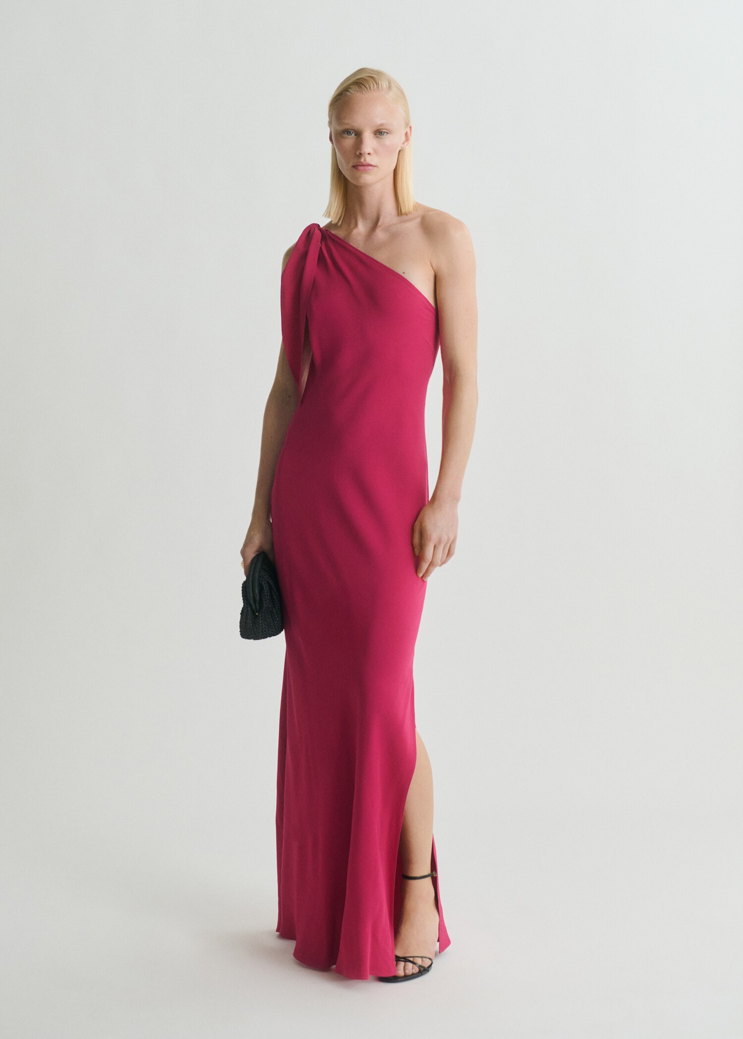 Asymmetrical dress with knot strap - General plane