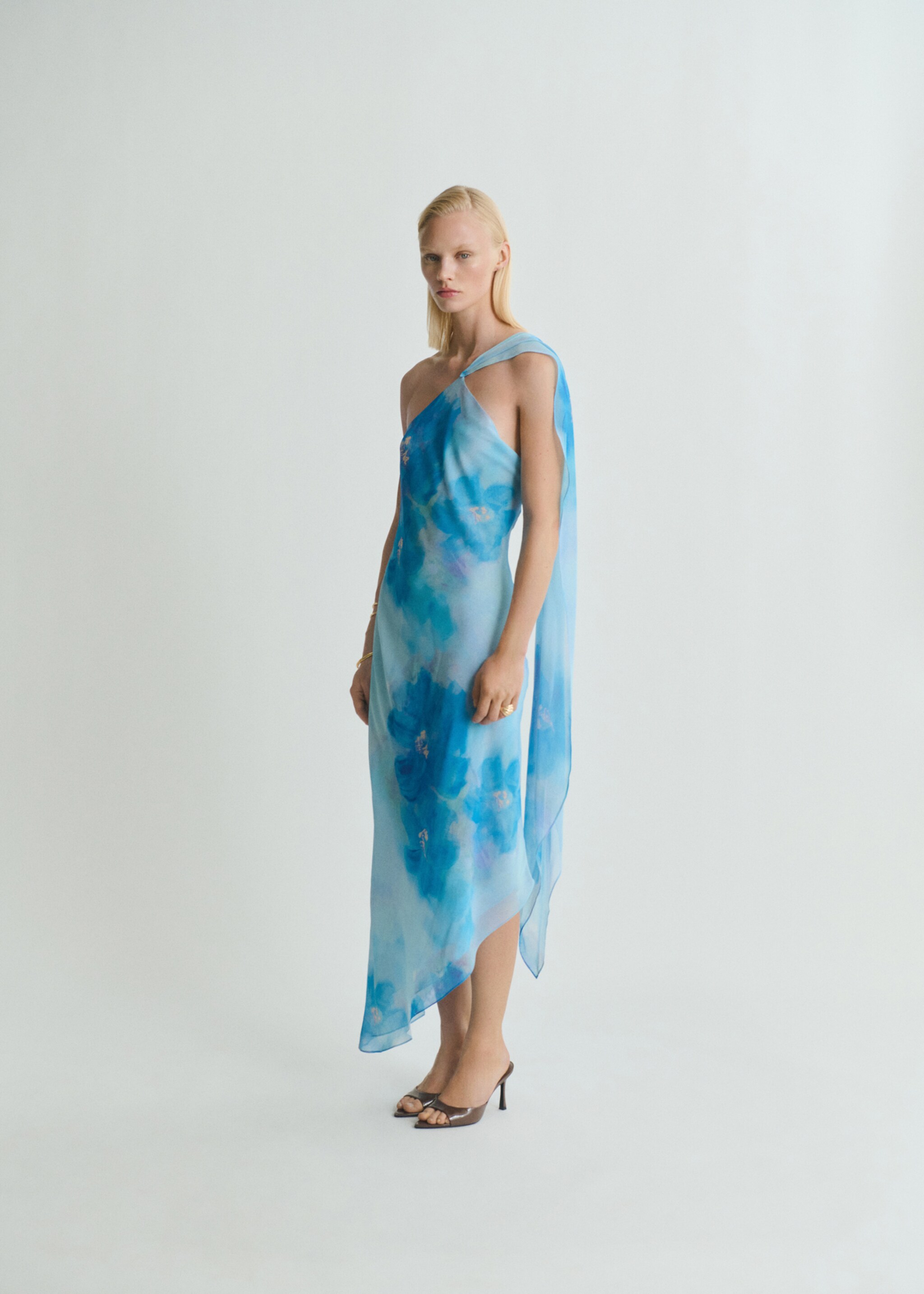 Asymmetrical floral scarf dress - General plane