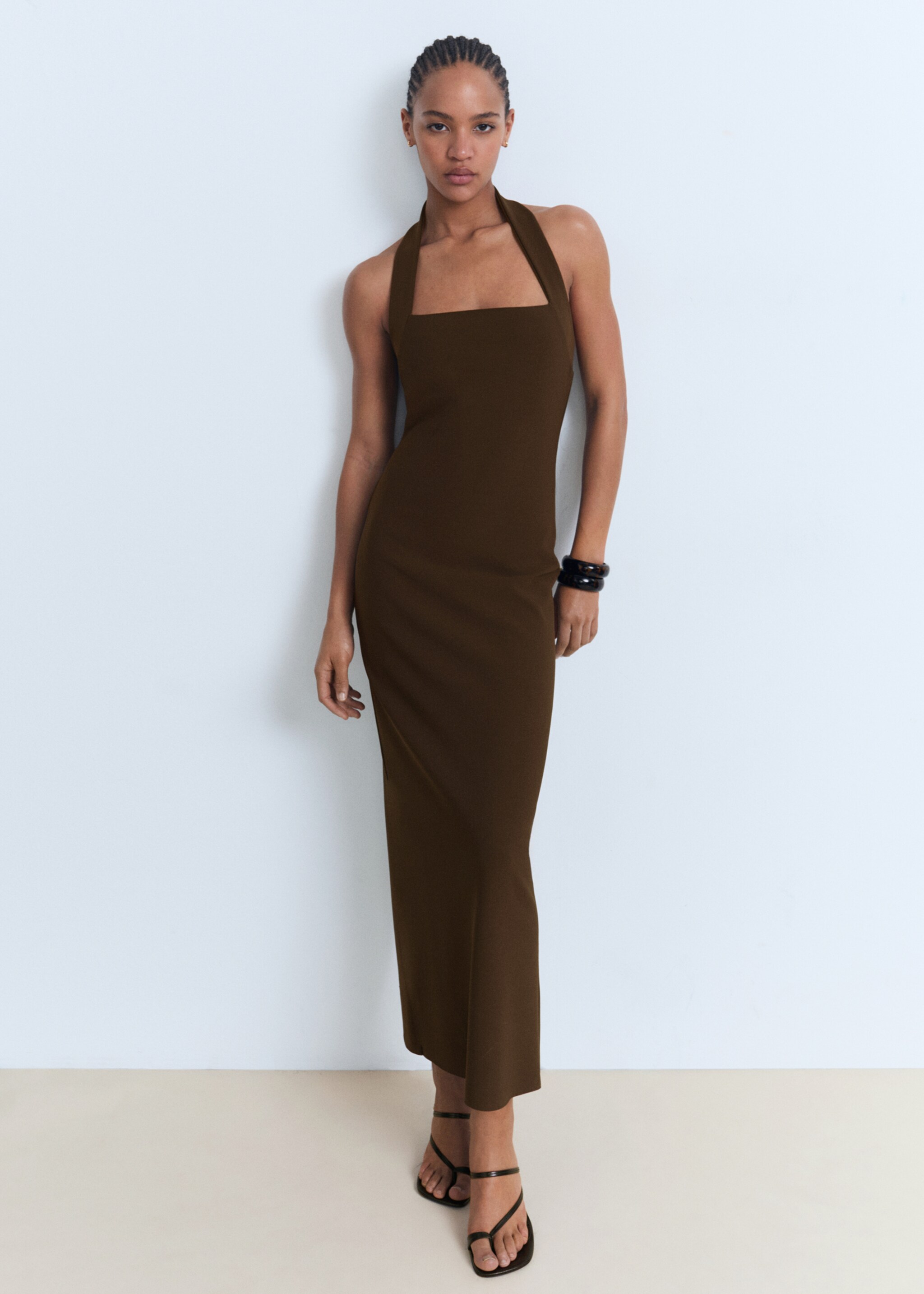 Long halter-neck dress - General plane