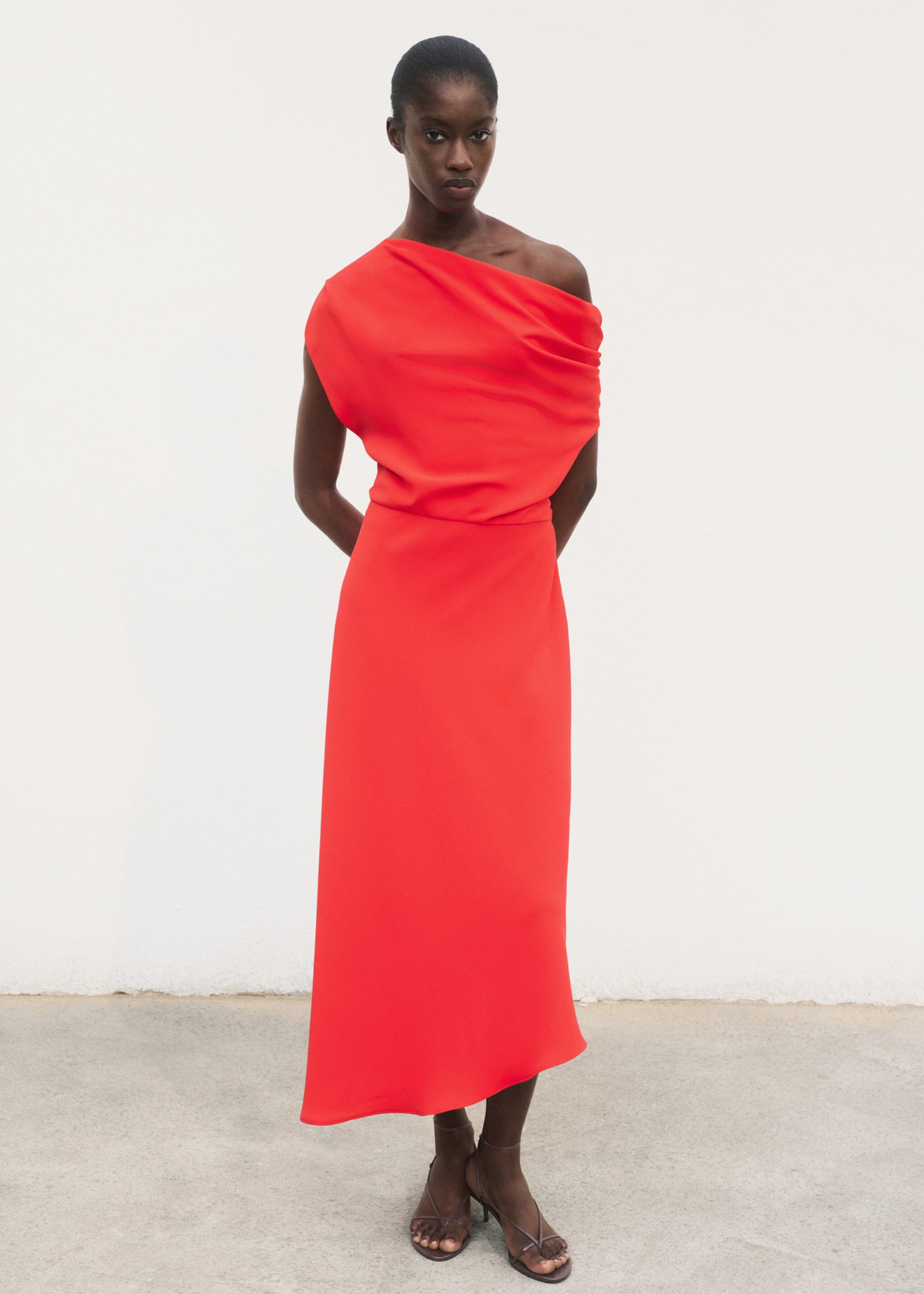 Asymmetrical midi-dress - General plane