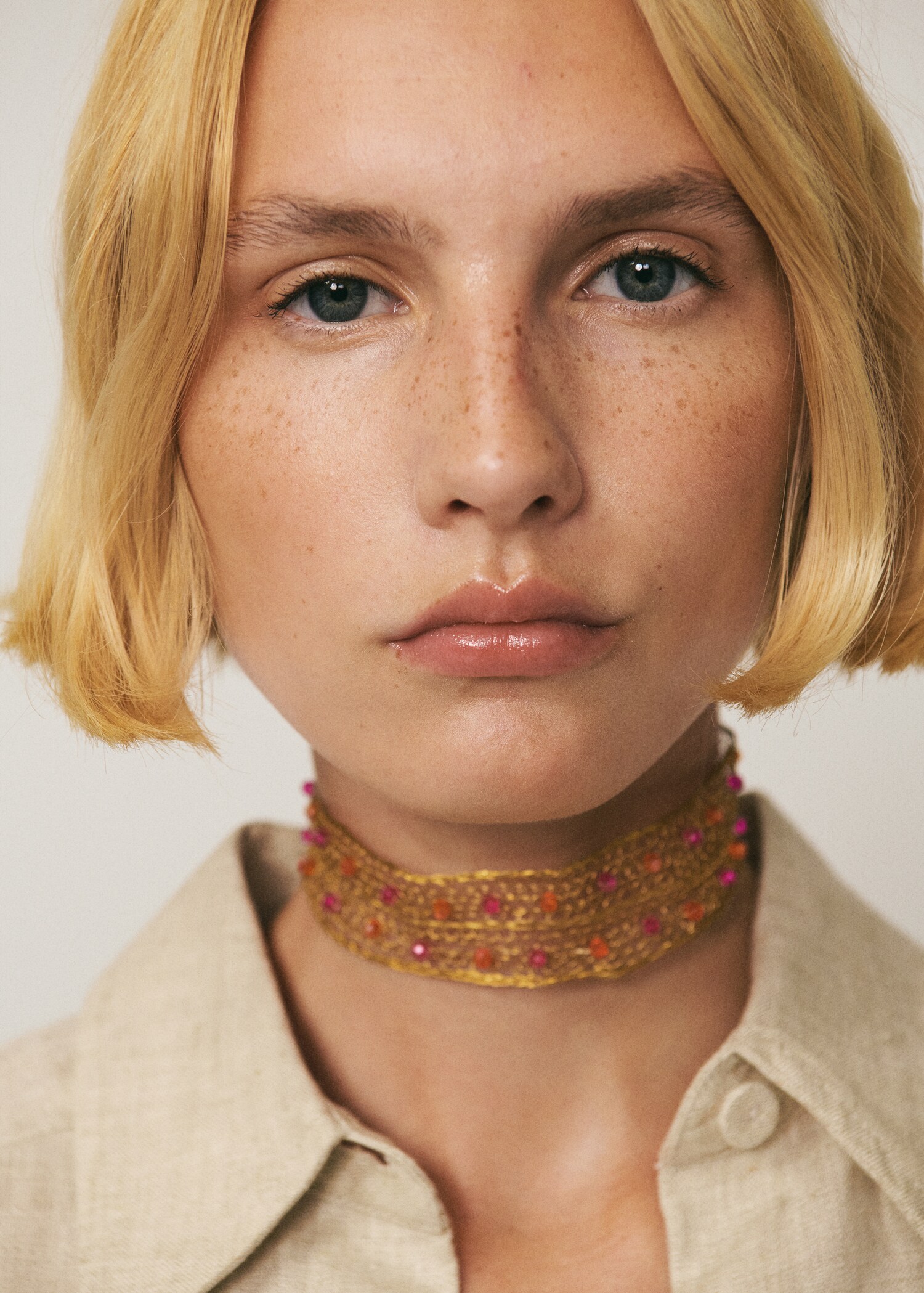 Metal choker with mesh crystals - General plane
