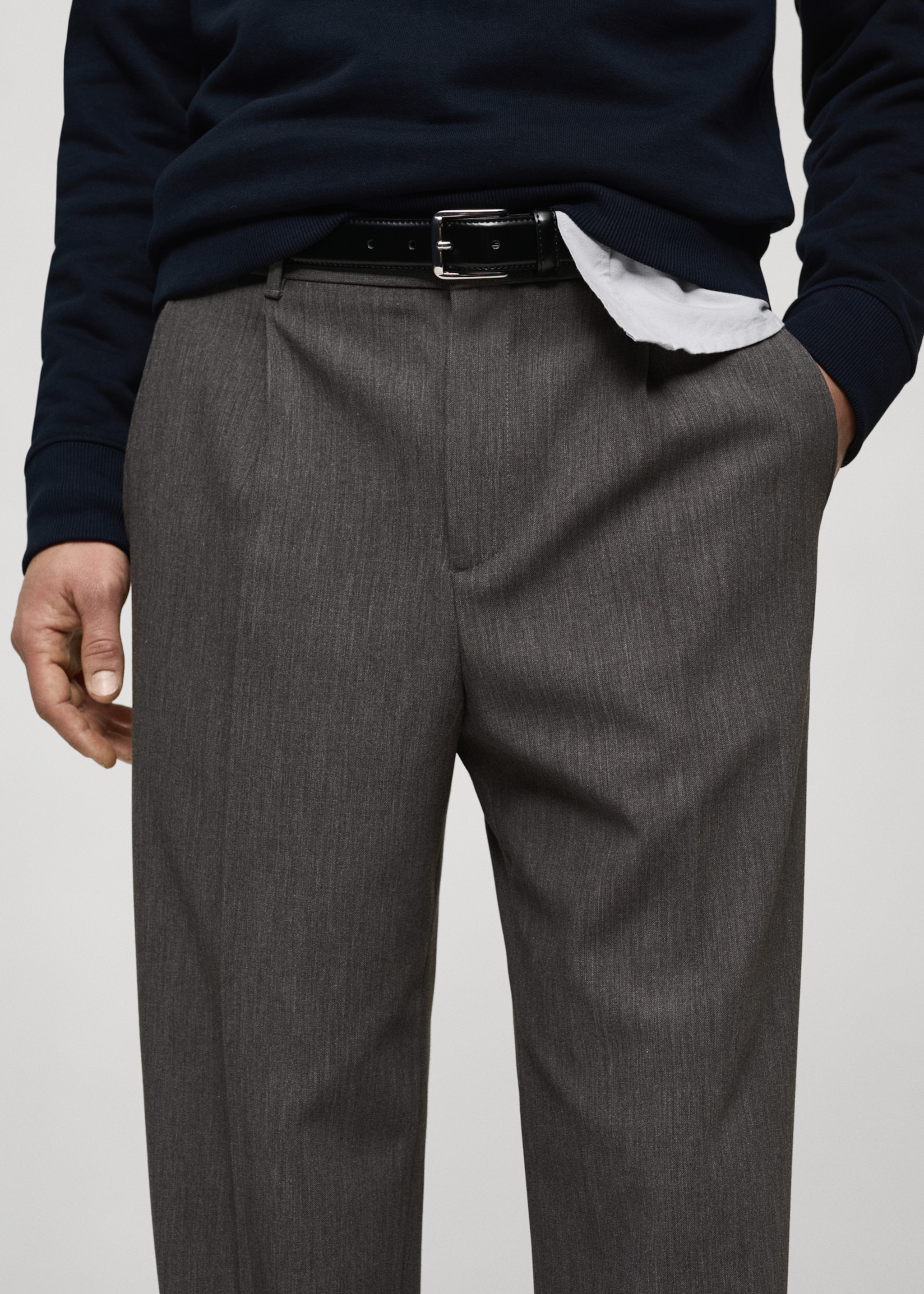 Straight-fit pleated pants - Details of the article 1