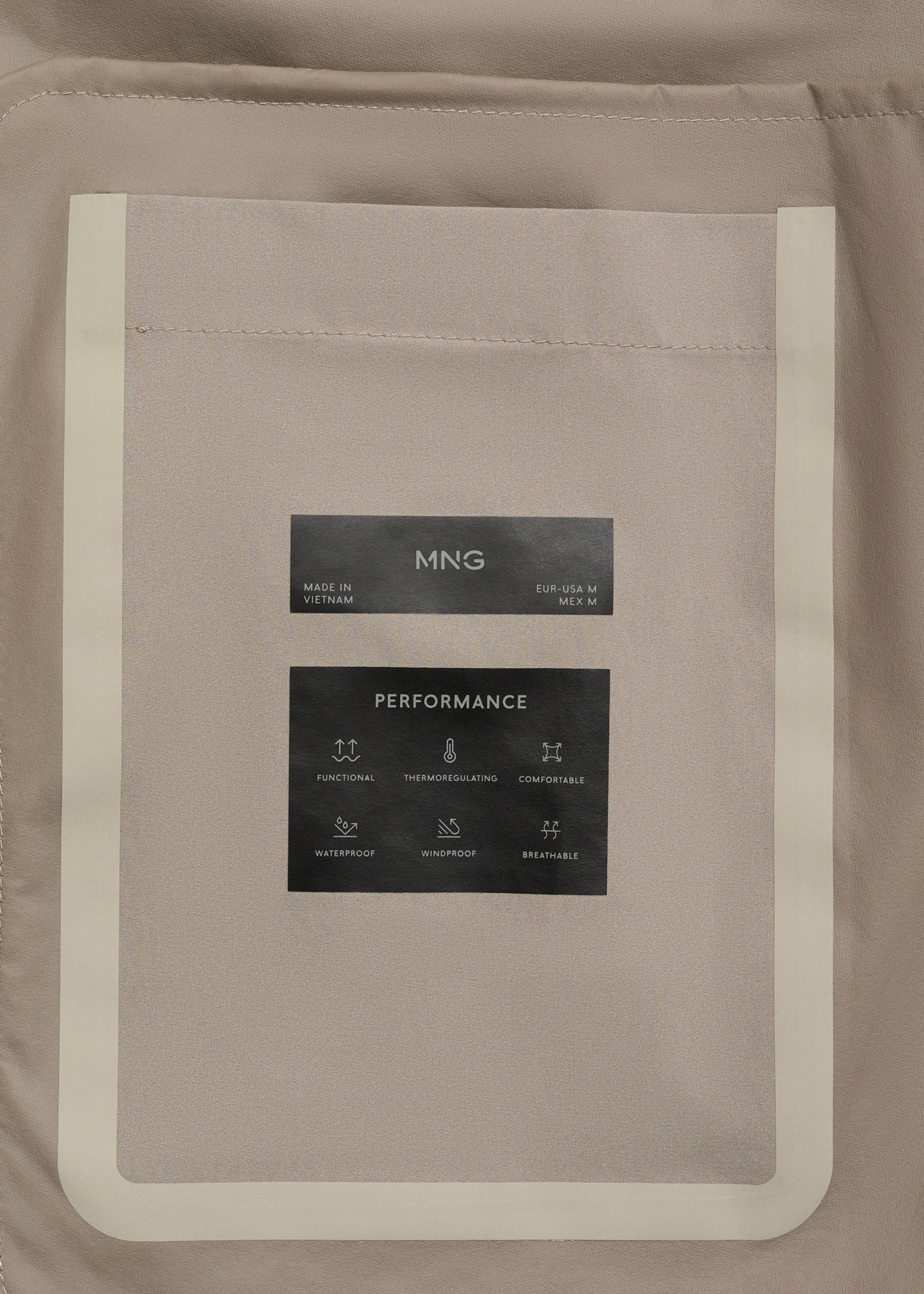 Water-repellent jacket with pockets - Details of the article 0