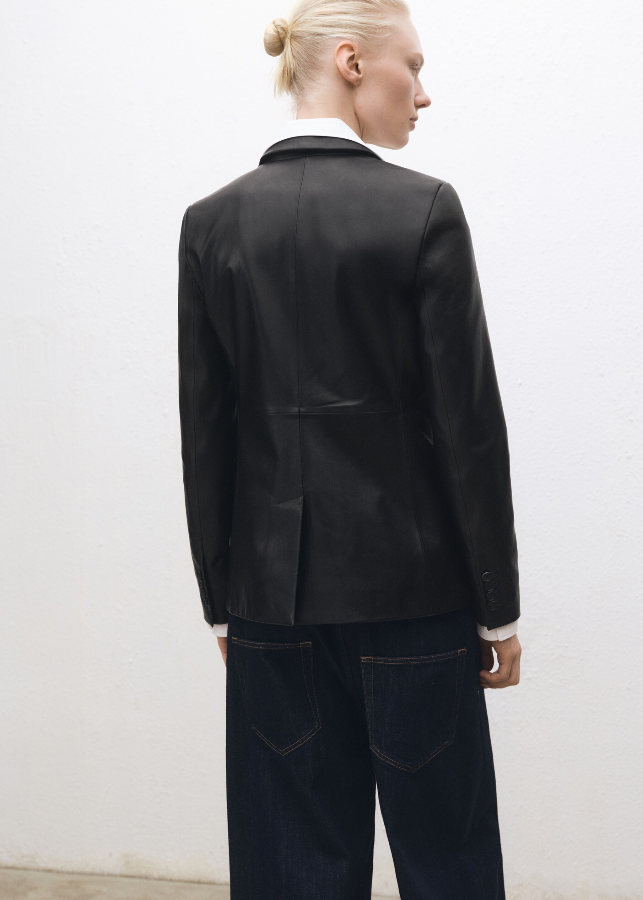 Leather blazer with buttons - Reverse of the article