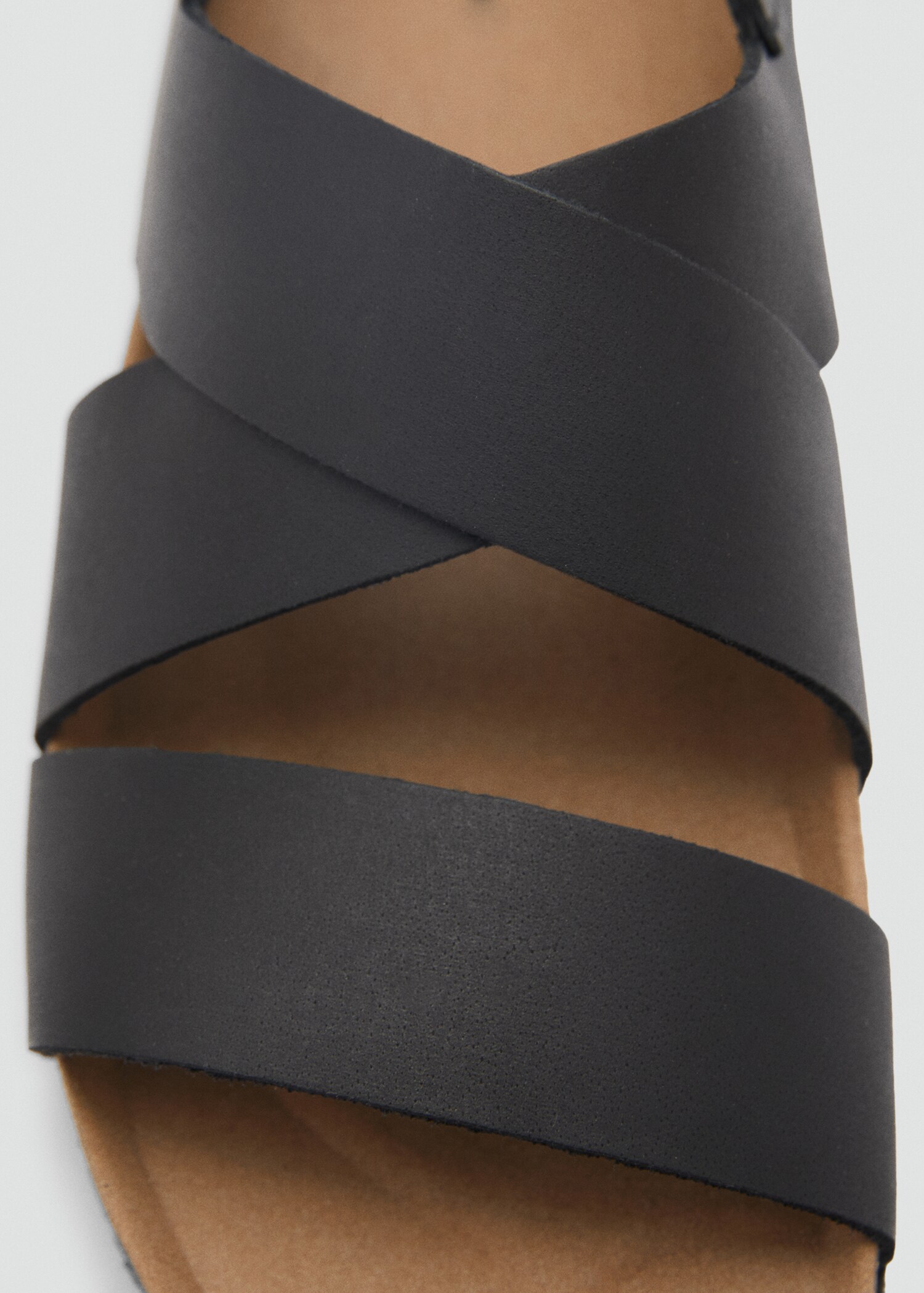 Crossed leather sandals with buckle - Details of the article 2