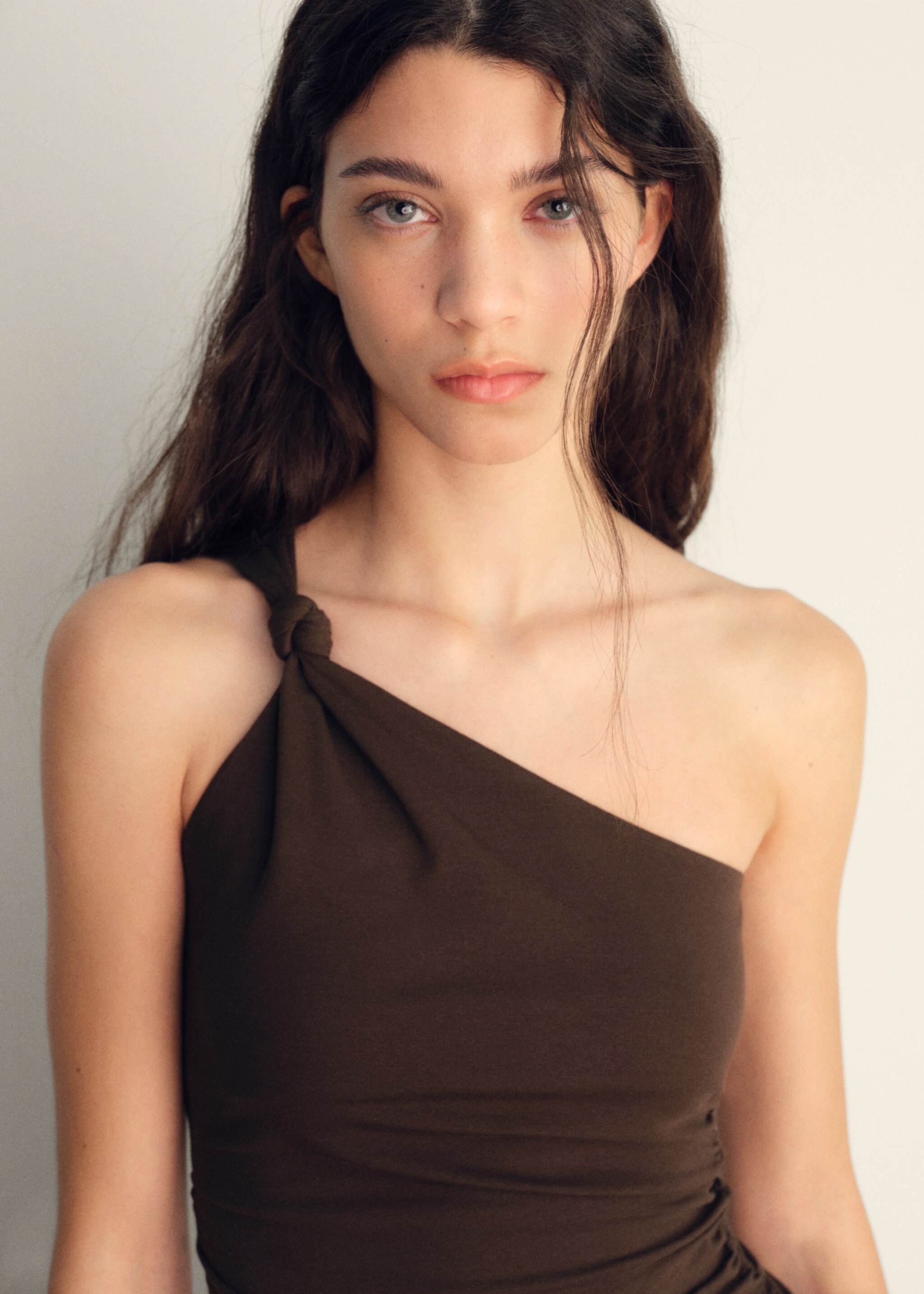 Asymmetrical top with knot detail - Details of the article 1
