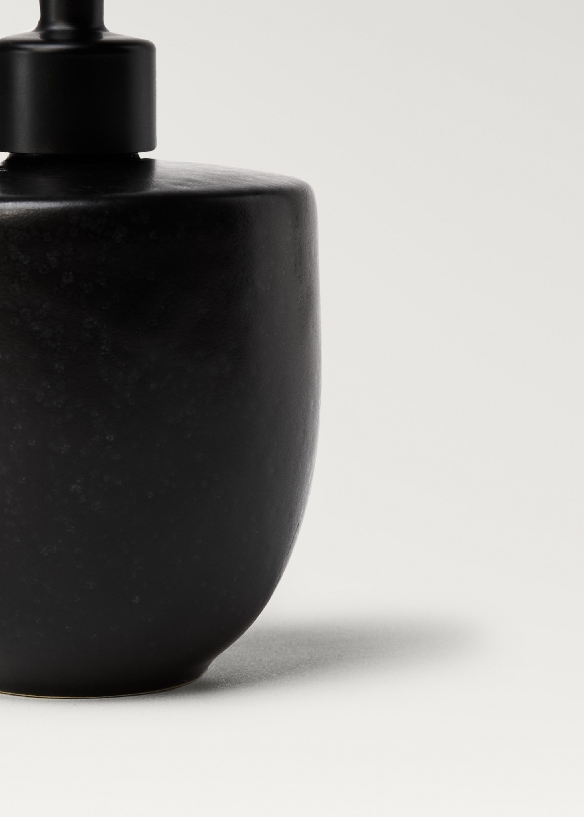 Stoneware soap dispenser with matte finish - Details of the article 2
