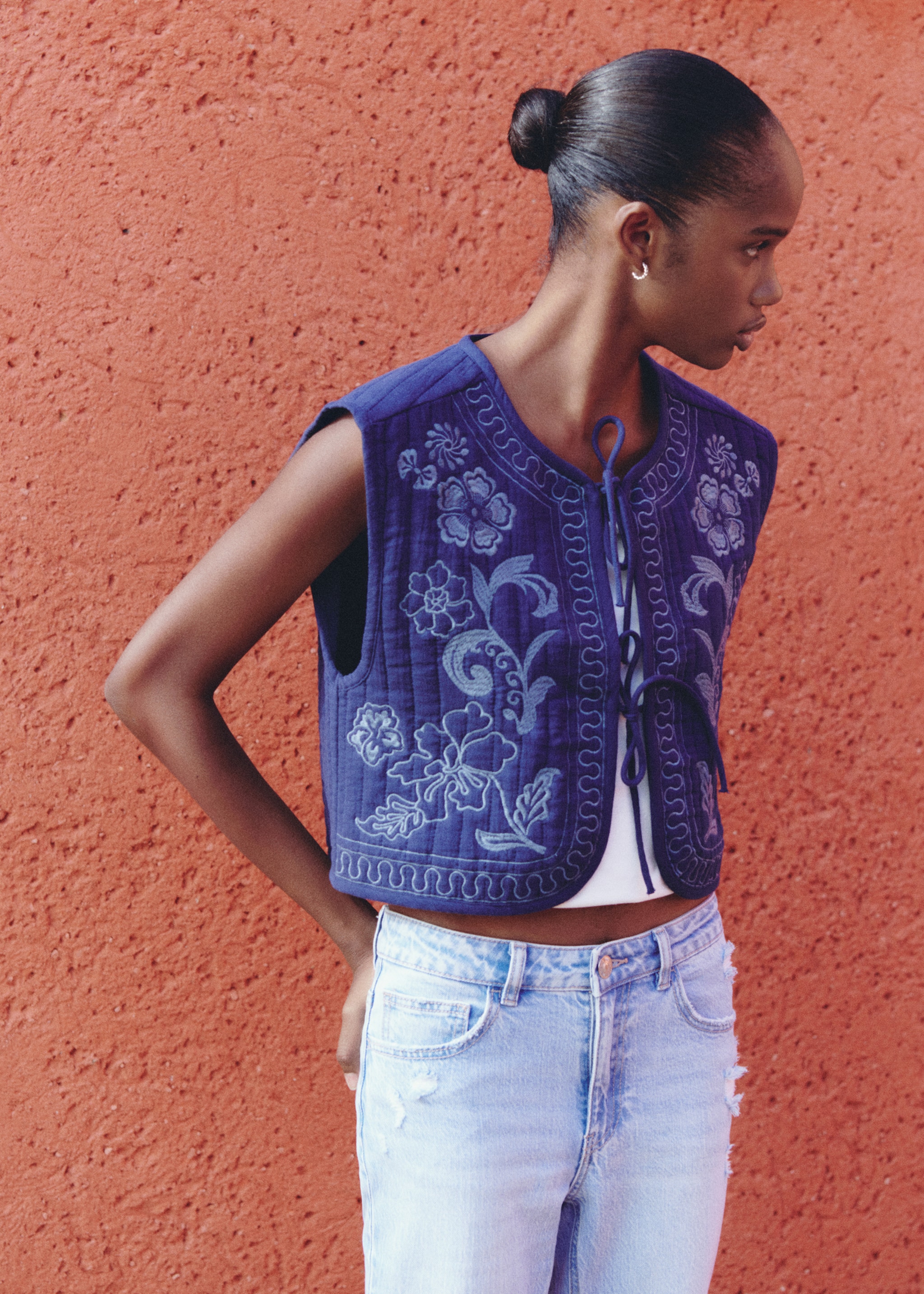 Embroidered cotton gilet - Details of the article 5