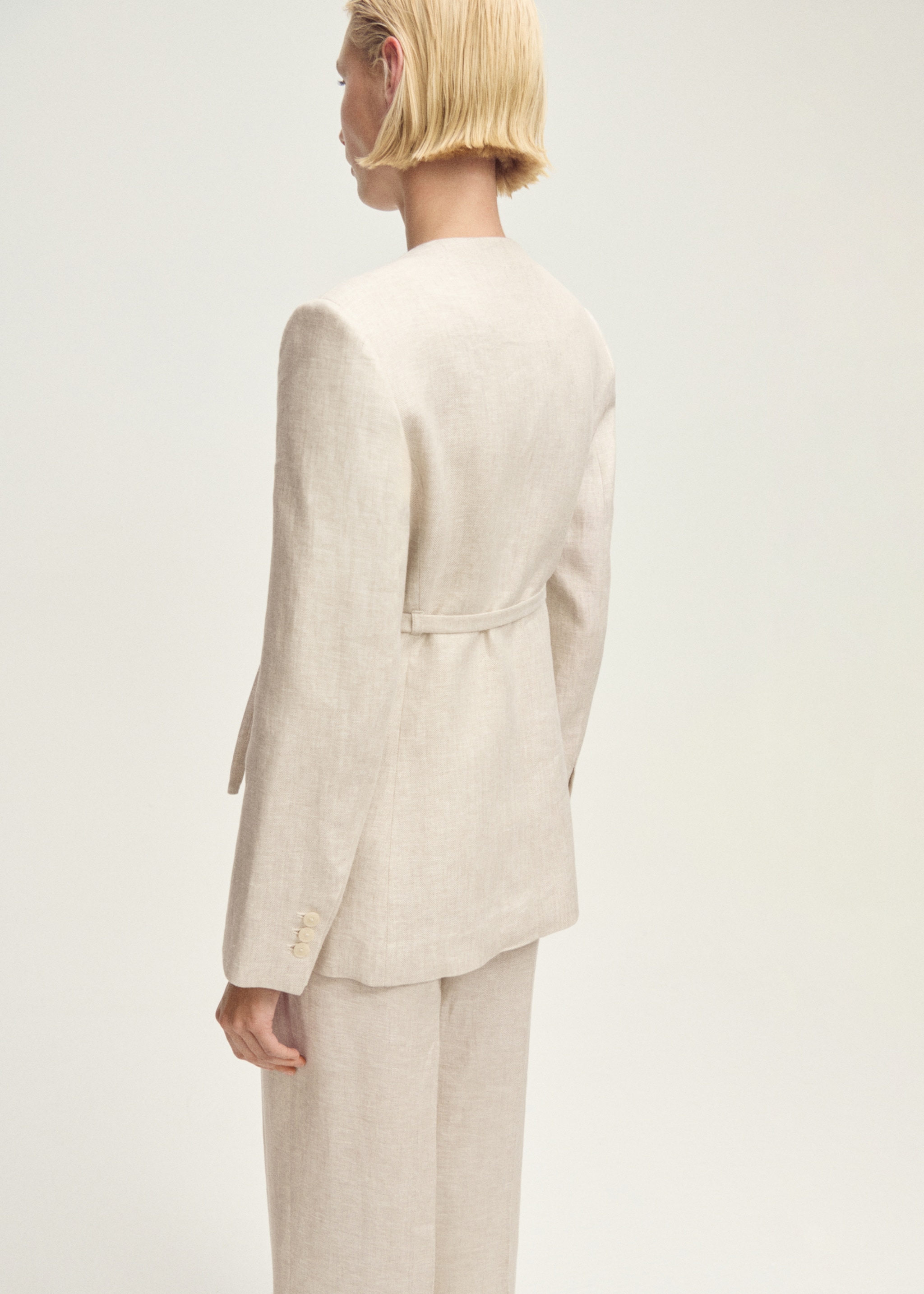 Linen suit blazer with belt - Reverse of the article