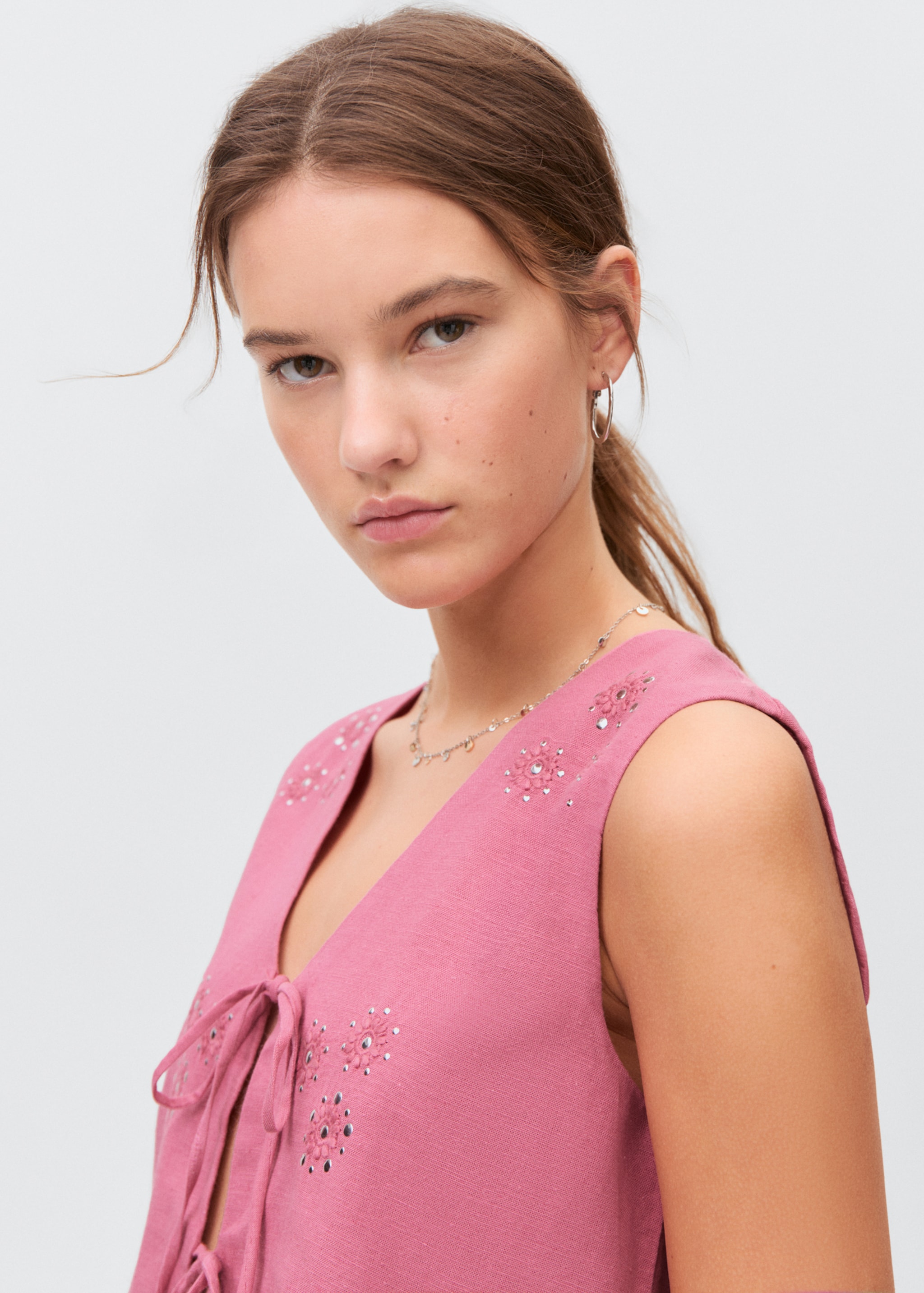 Embroidered vest with bows - Details of the article 1