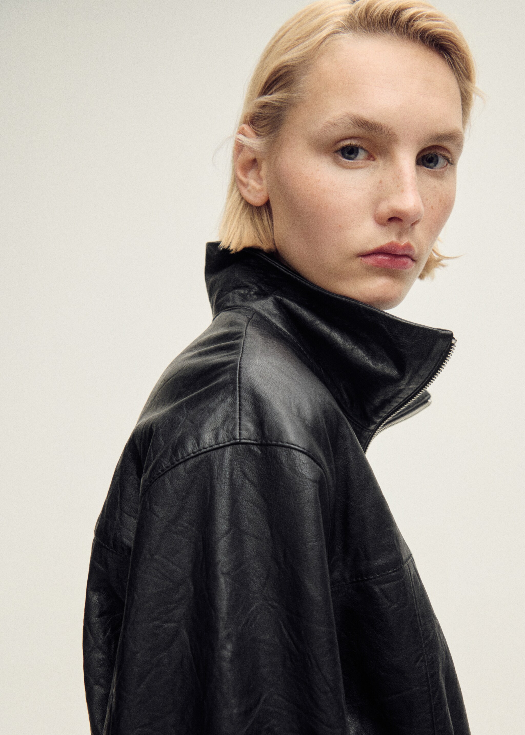 Oversized leather jacket - Details of the article 1