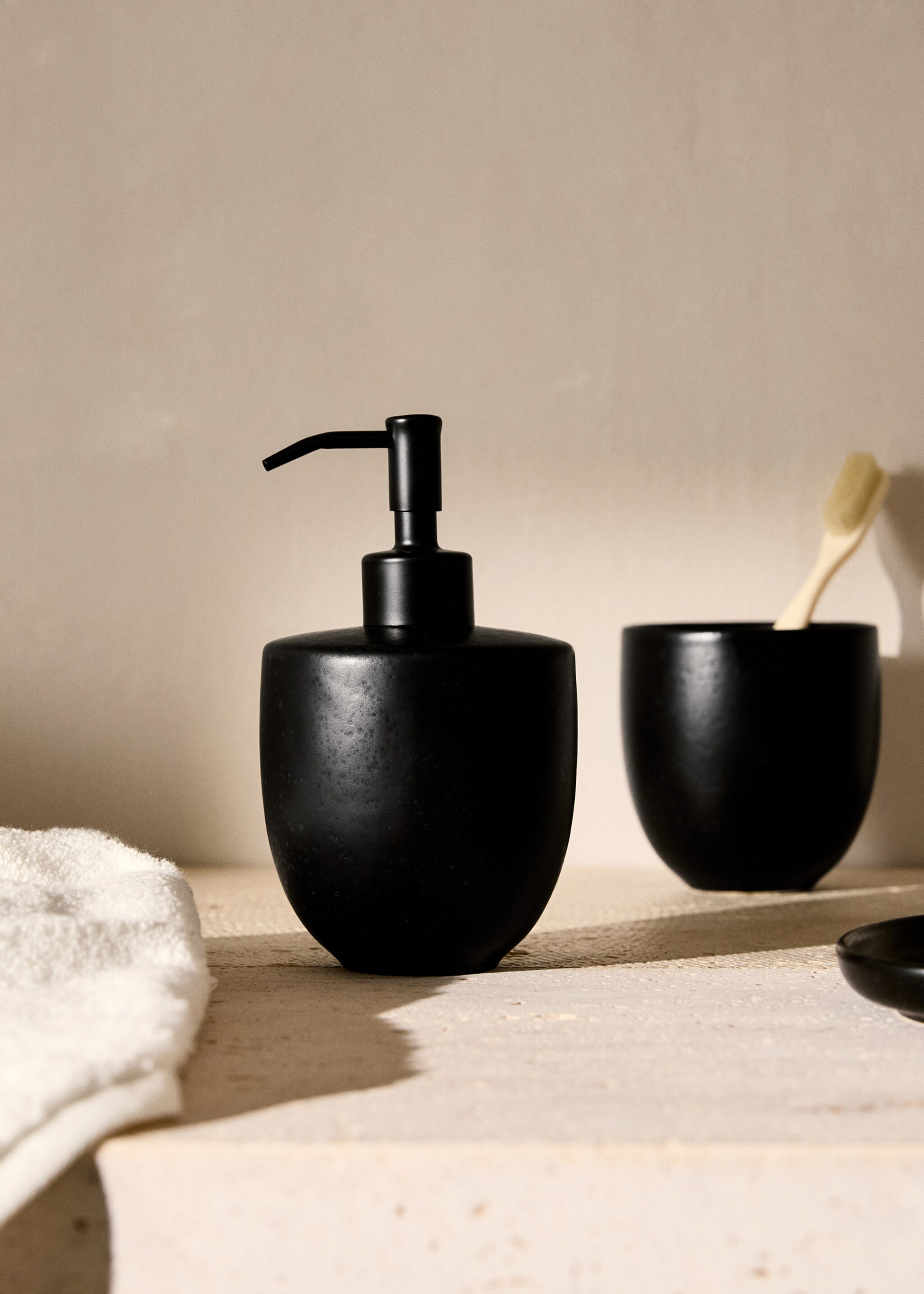 Stoneware soap dispenser with matte finish - General plane