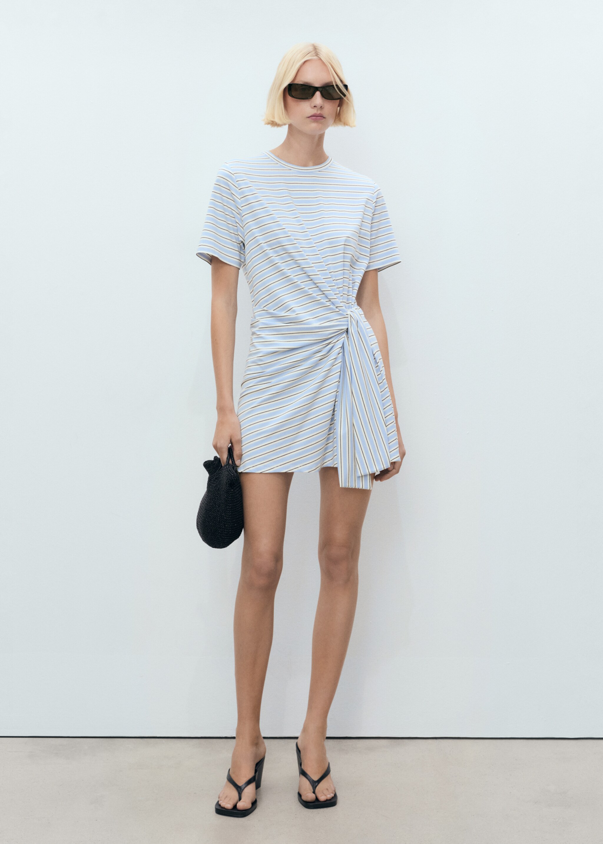 Short striped dress with knot - General plane